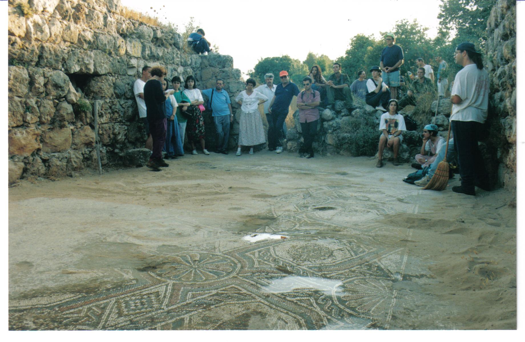 abdf20a0-%D7%A2%D7%99%D7%9F%20%D7%9E%D7%98%D7%A2%20%D7%97%D7%99%D7%A8%D7%91%D7%AA%20%D7%97%D7%A0%D7%95%D7%AA%20011